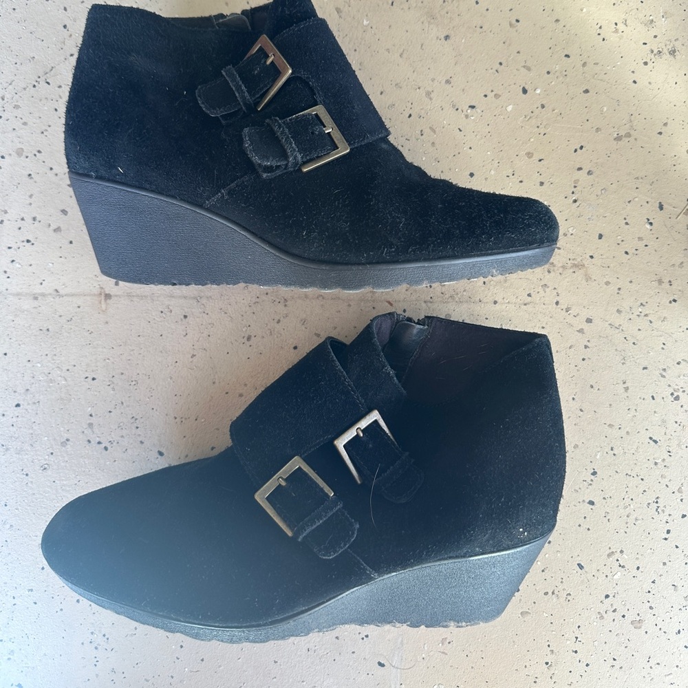 Munro wedge booties black size 8 wide